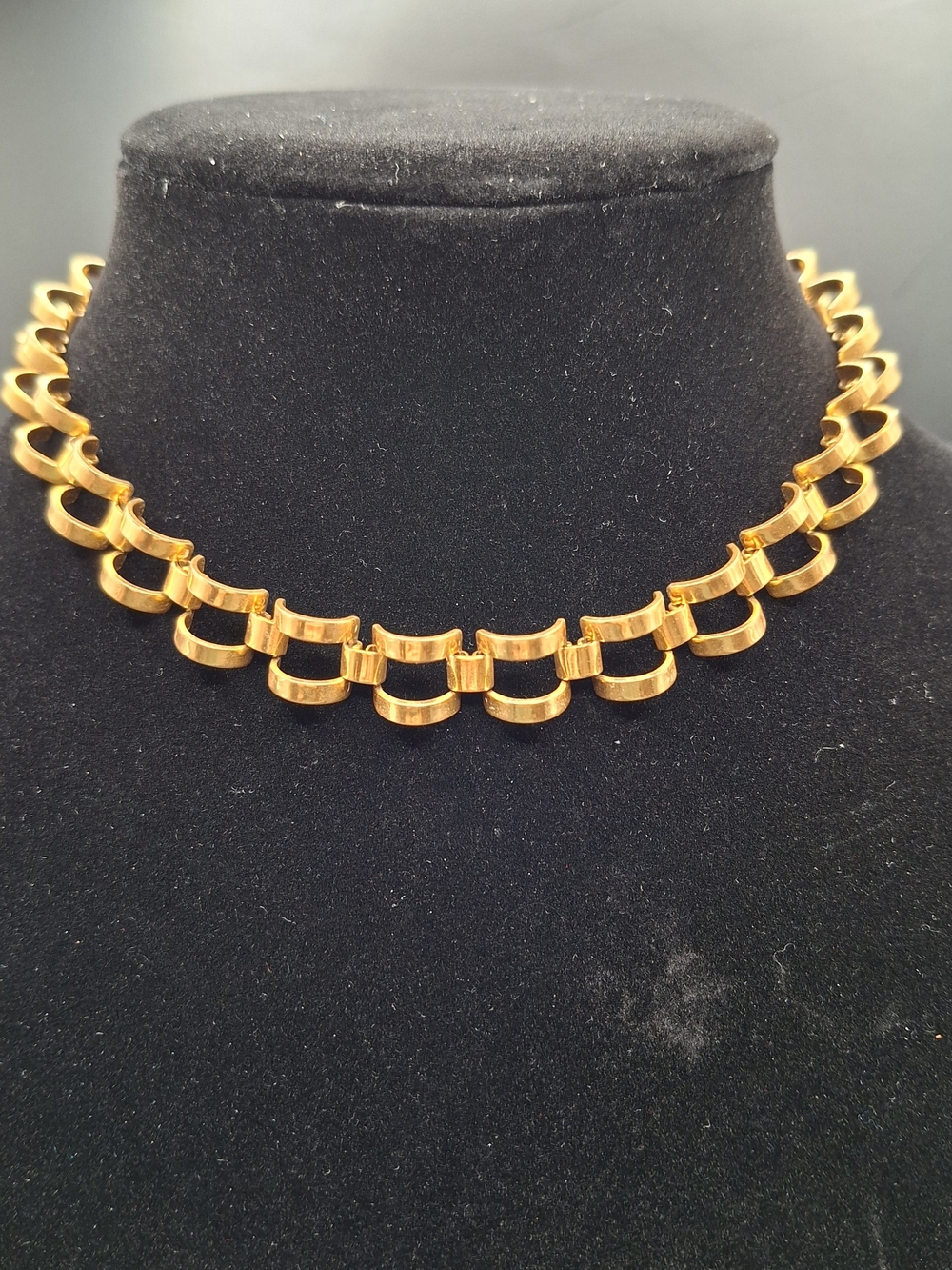 Unique Gold Tone Curved Link Vintage Choker Necklace